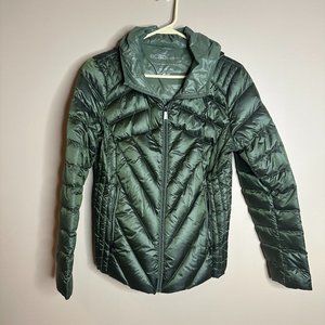 Medium BCBG Women's Packable Down Olive Green Jacket